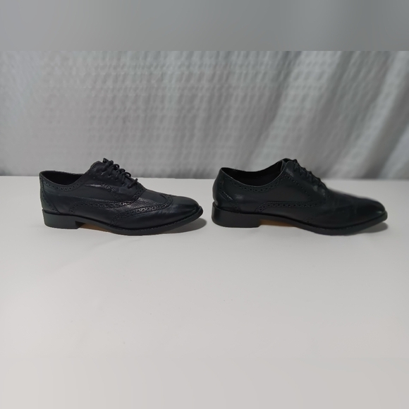 Ladies Cole Haan Leather Wingtip Oxford . Size 7.5 - Picture 5 of 10